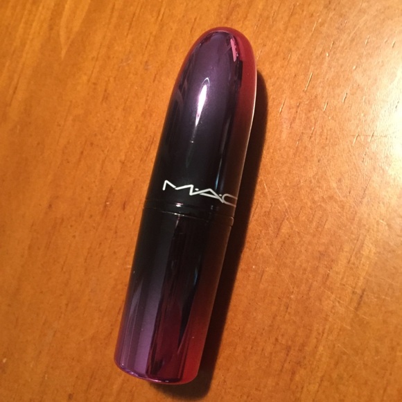 MAC Love Me Lipstick Bated Breath - Picture 9 of 16